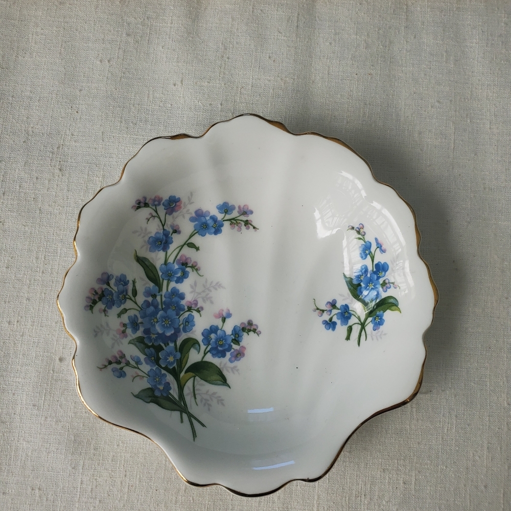 Royal Albert Bone China Shell Blue ForGet-Me-Not Soap Trinket Dish England